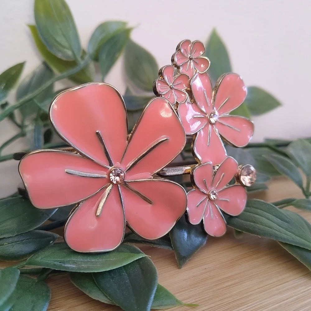 💎3/30💎 Floral Statement Bracelet - Picture 2 of 8